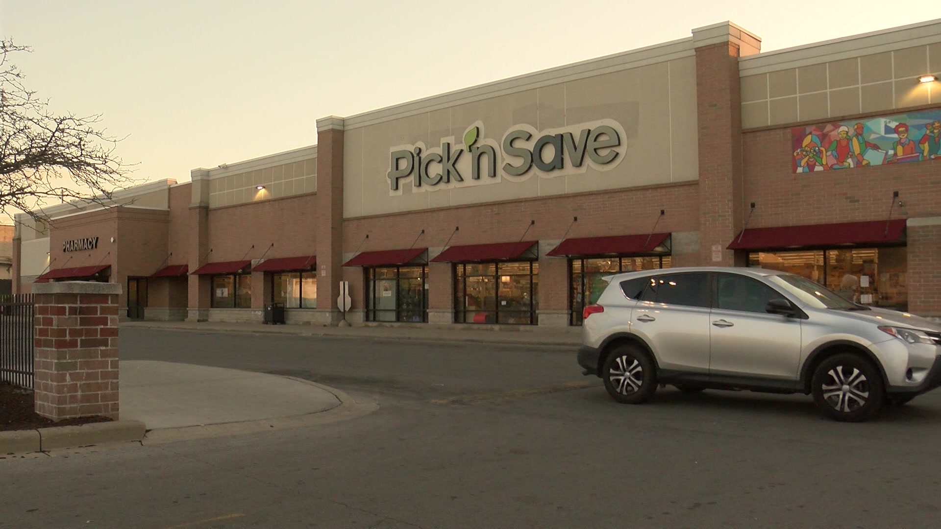 Pick ‘n Save temporarily closed by Health Department at 35th and North