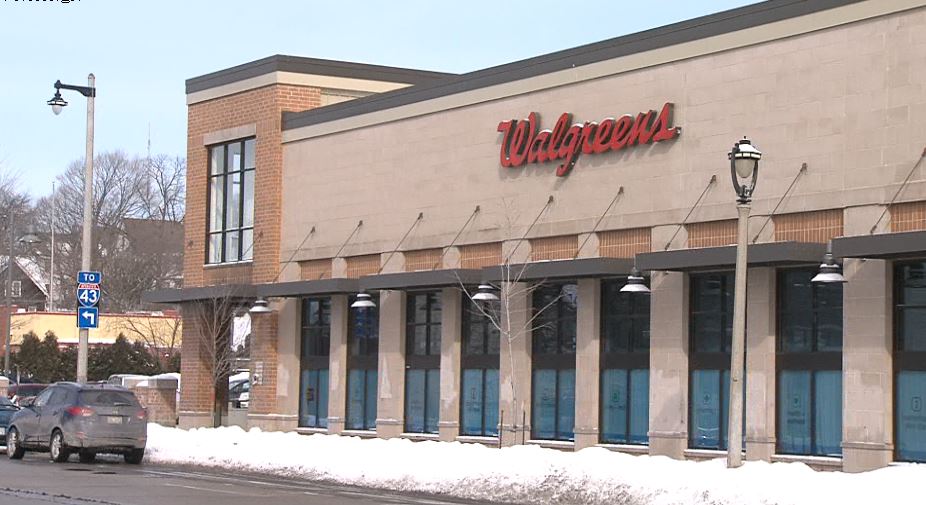 Milwaukee customers report easy vaccine experience at Walgreens