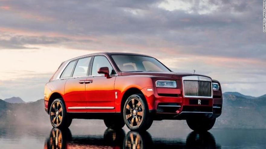 New Rolls Royce Suv Can Drive In 21 Of Water Has Built In Refrigerator